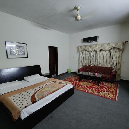 Magnum Hotel Lahore Buitenkant foto