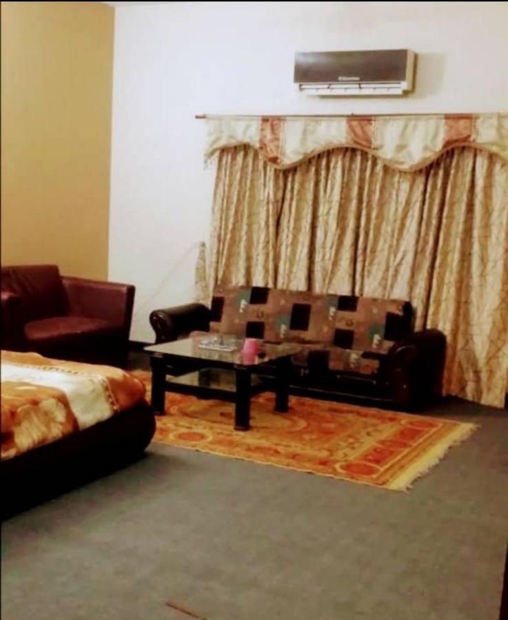 Magnum Hotel Lahore Buitenkant foto