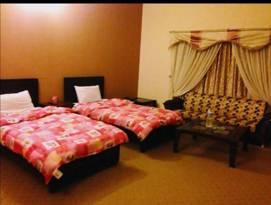 Magnum Hotel Lahore Buitenkant foto