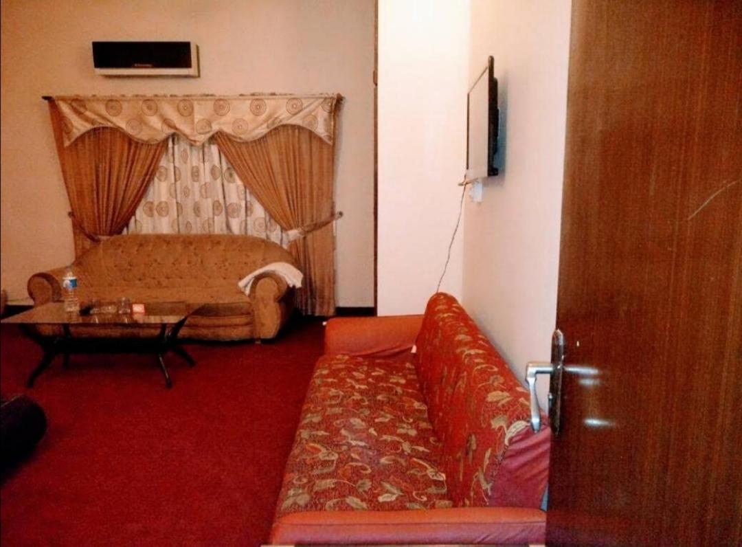 Magnum Hotel Lahore Buitenkant foto