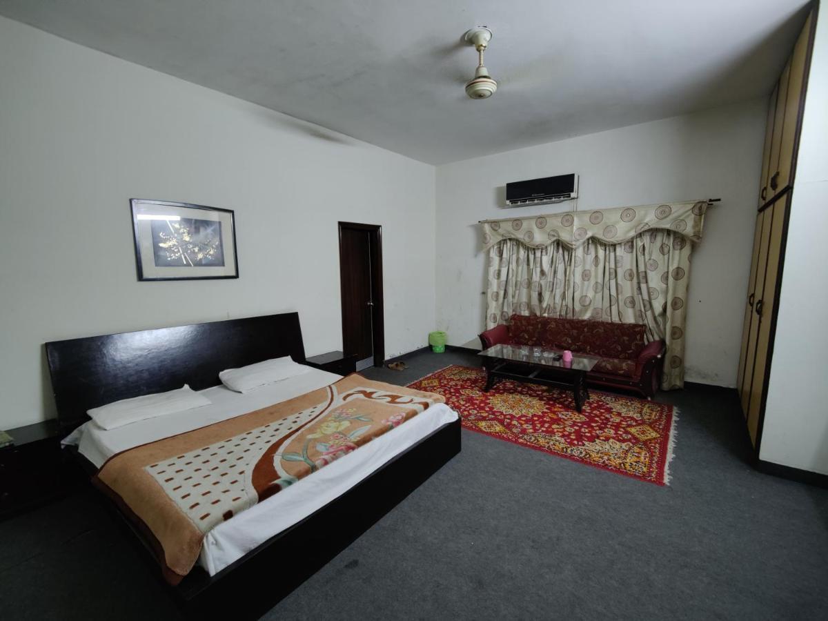Magnum Hotel Lahore Buitenkant foto